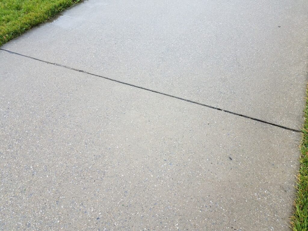 Trottoir en béton gris