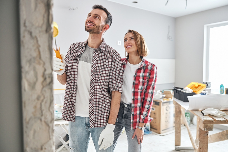 couple qui fait des travaux