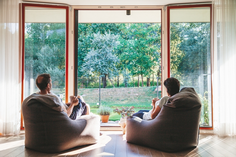 couple qui vit dans une maison passive